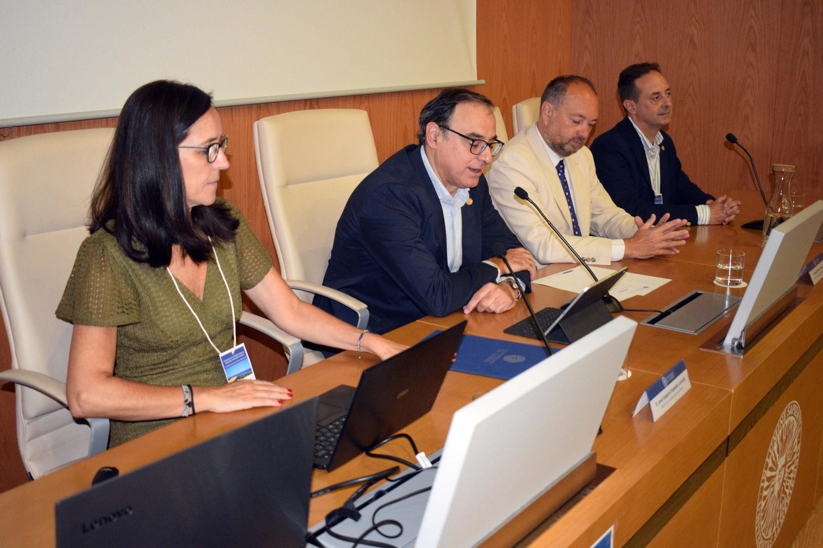 El rector de la Universidad de Almería, José Céspedes Lorente, y el secretario general de Universidades de la Junta de Andalucía, Ramón Herrera, en la inauguración del XI Encuentro de Unidades Técnicas de Calidad junto a la vicerrect