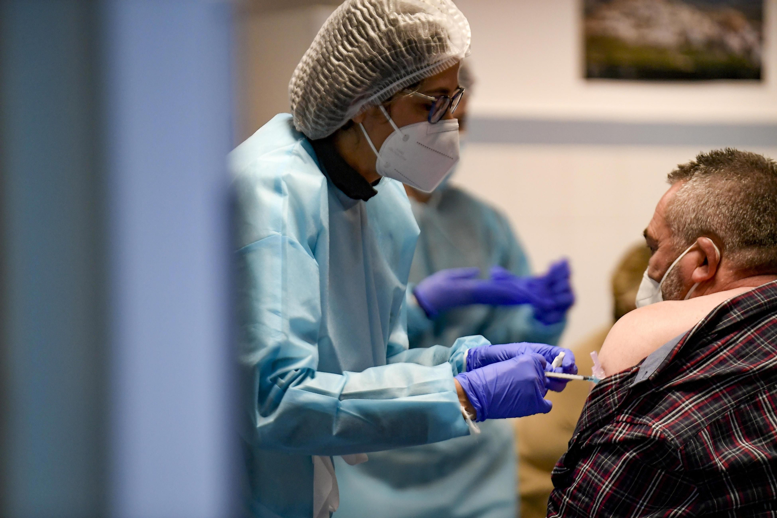 Fotos: segundo día de vacunas en Granada