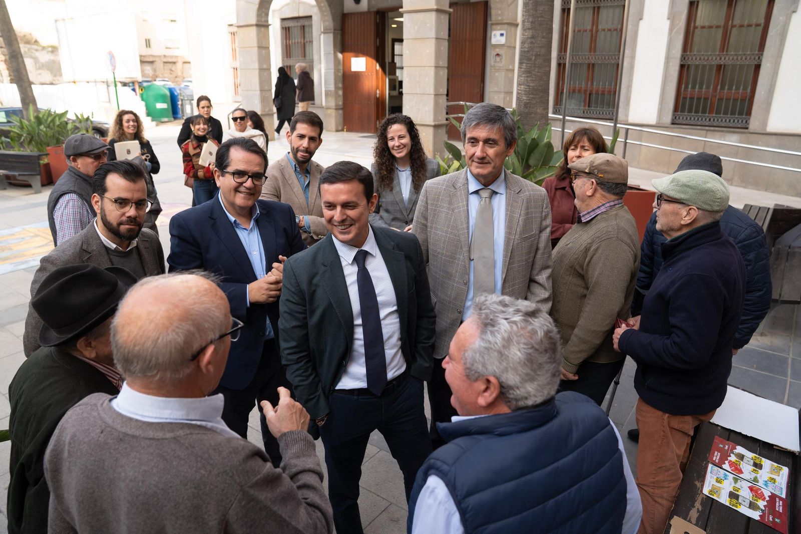 Javier Aureliano García visita Adra.