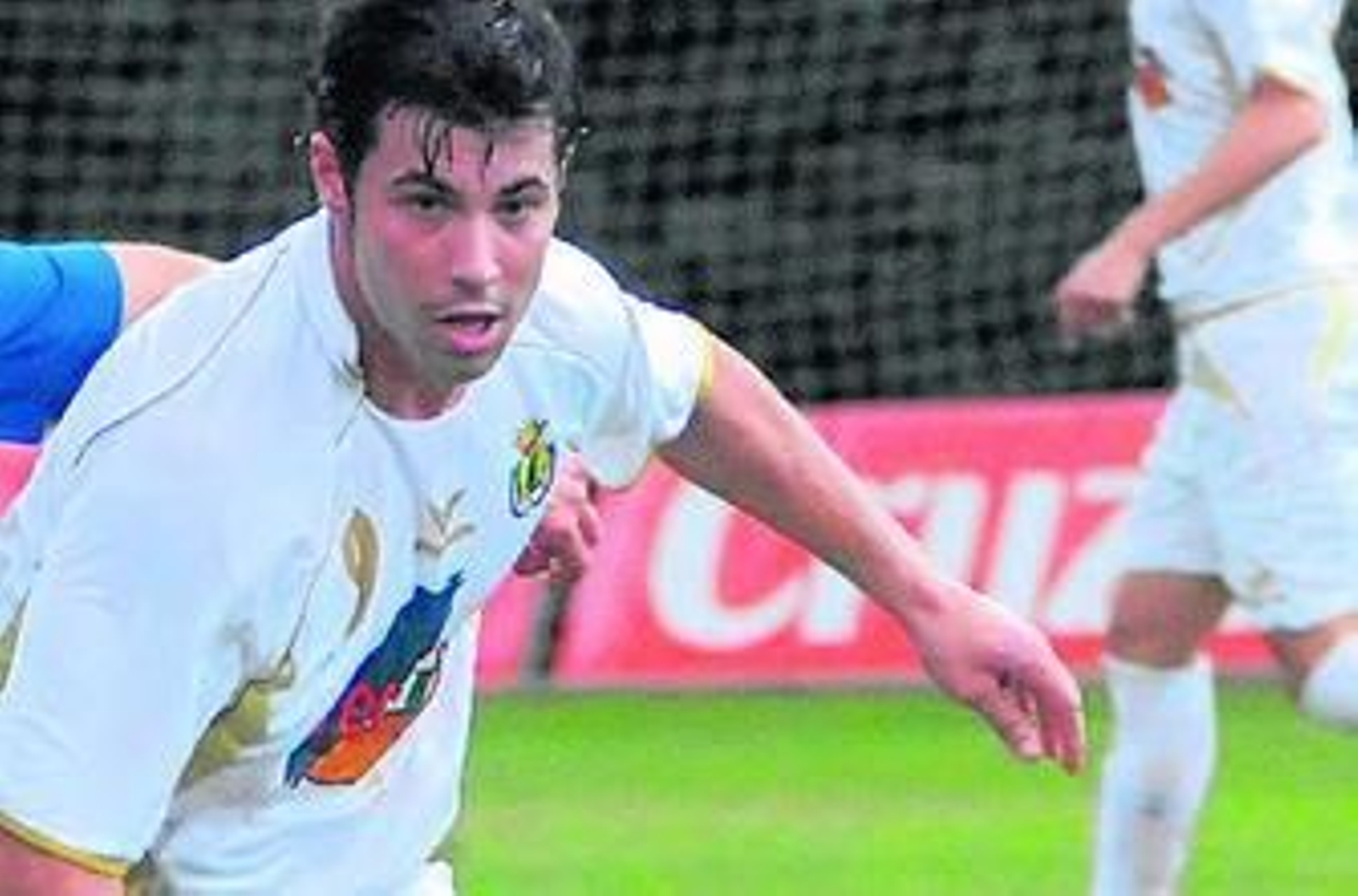 Adrián Cabello, en un duelo de la pasada temporada.