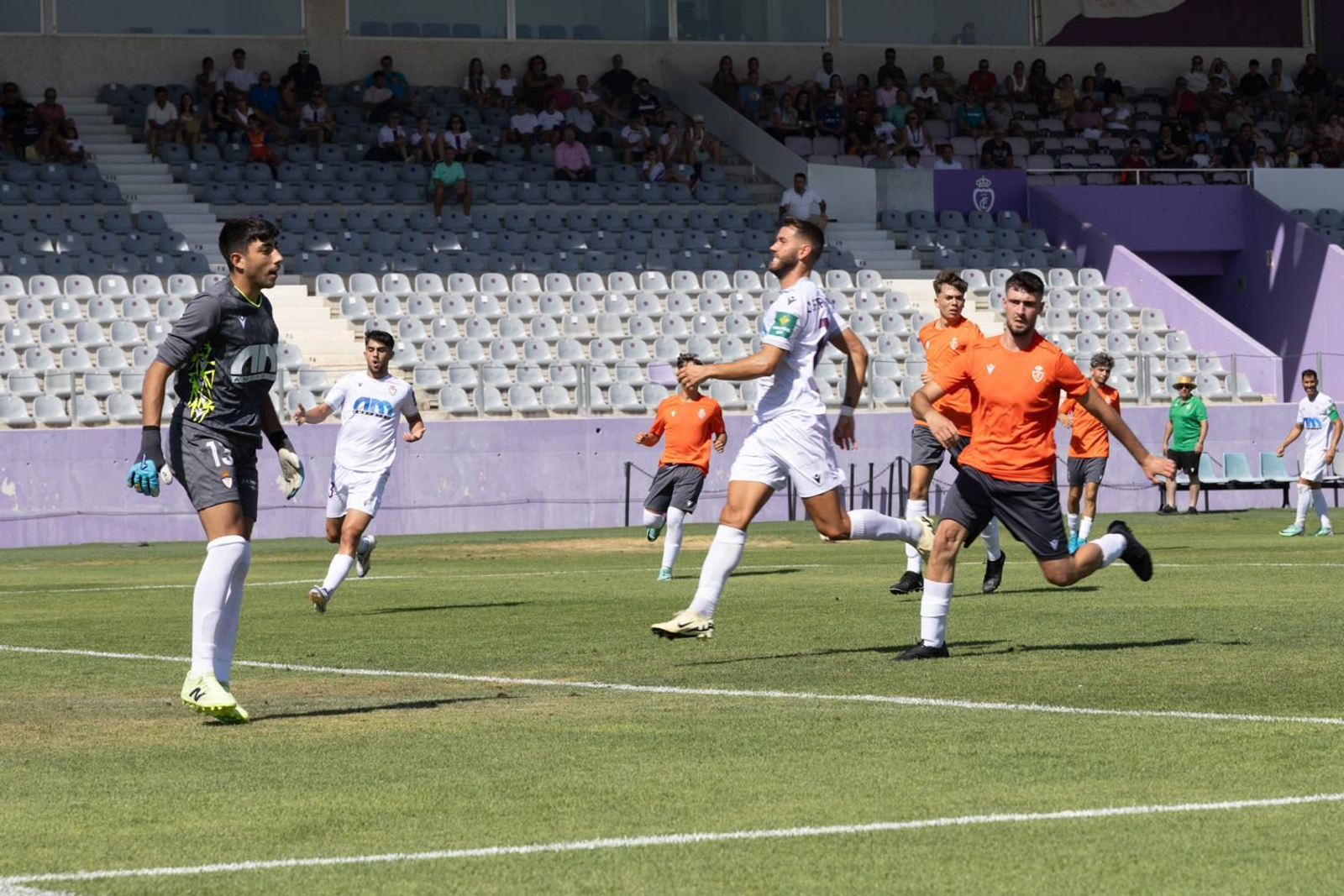 El amistoso entre Real Jaén y su juvenil de Liga Nacional, en imágenes