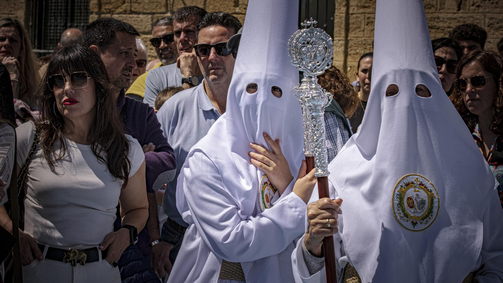 Imágenes de la salida del Despojado en la Semana Santa de Cádiz 2025