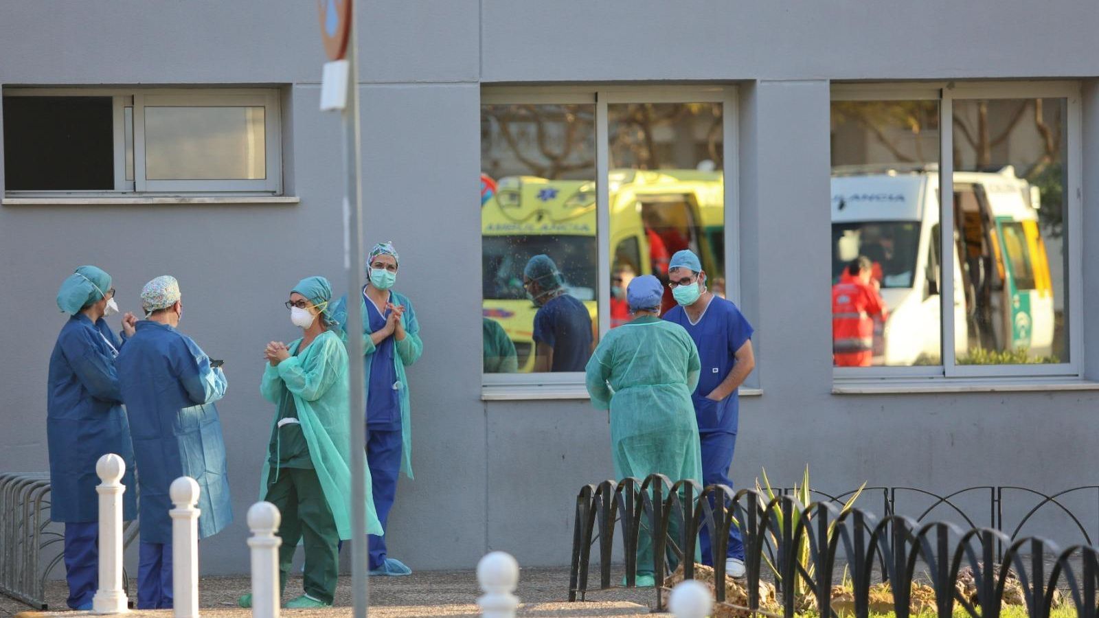 Personal sanitario en el Hospital Clínico de Málaga.