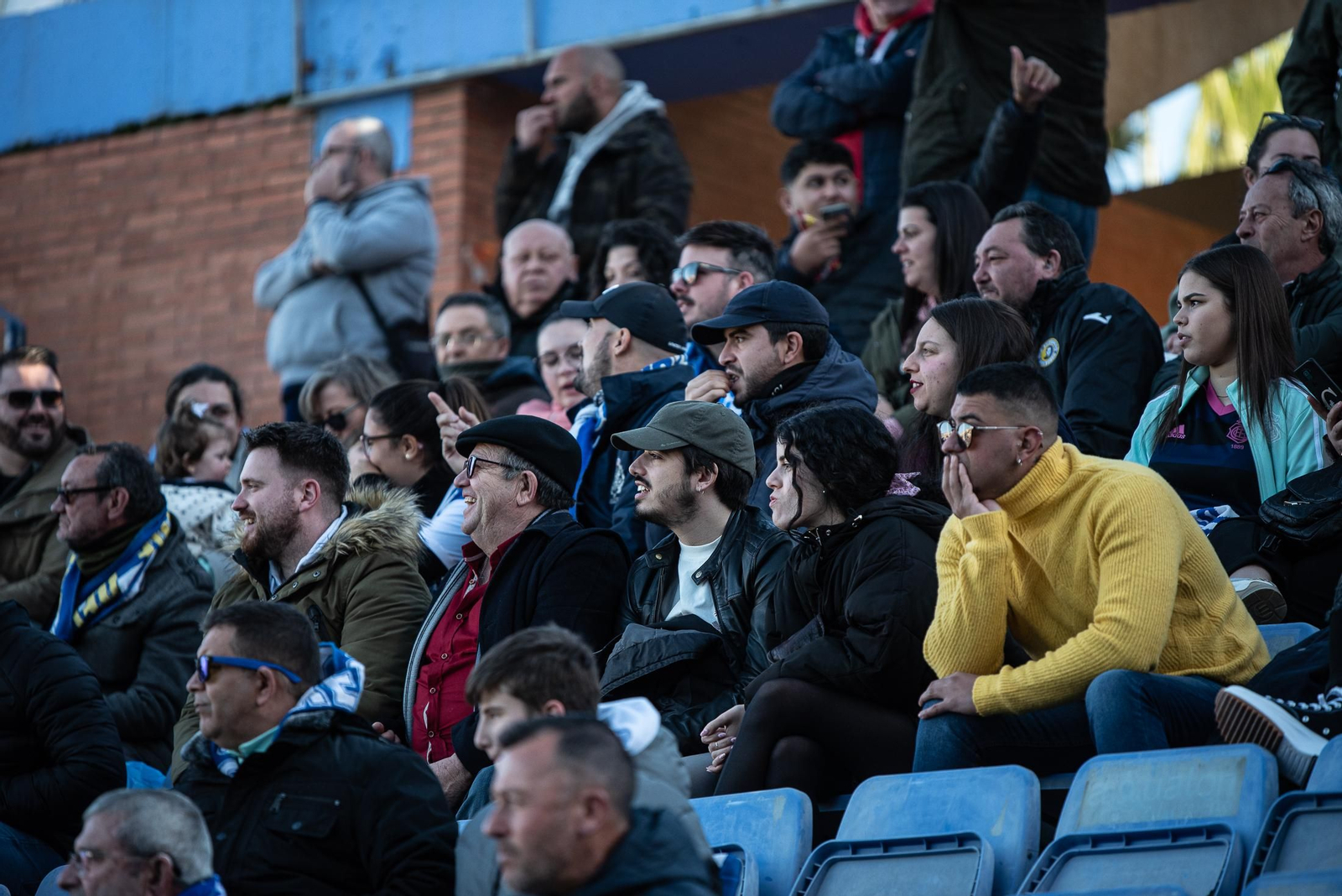 Imágenes de la afición en el Recreativo - San Roque