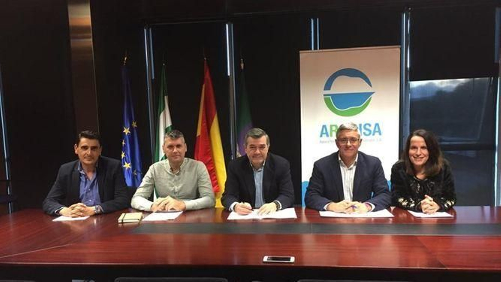 Las autoridades de Jimena, Castellar y la Mancomunidad, el pasado octubre tras acordar sus convenios.