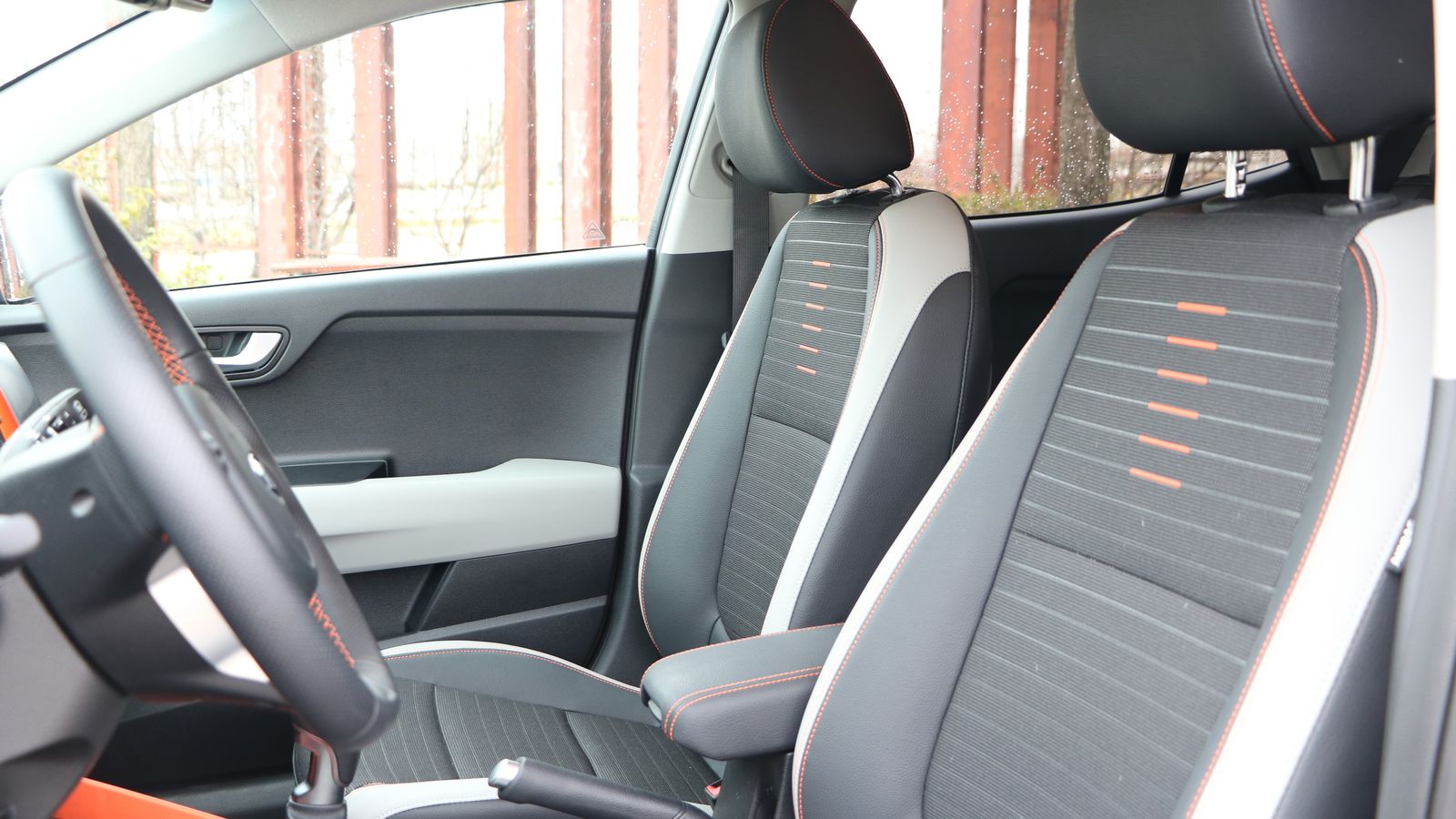 Su espacio interior y el nivel de sus acabados es correcto.