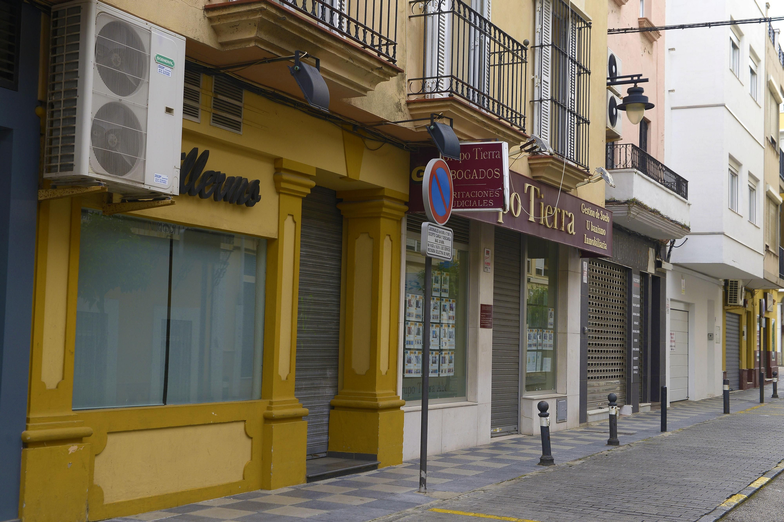Fotos de las calles de Algeciras ern pleno confinamiento