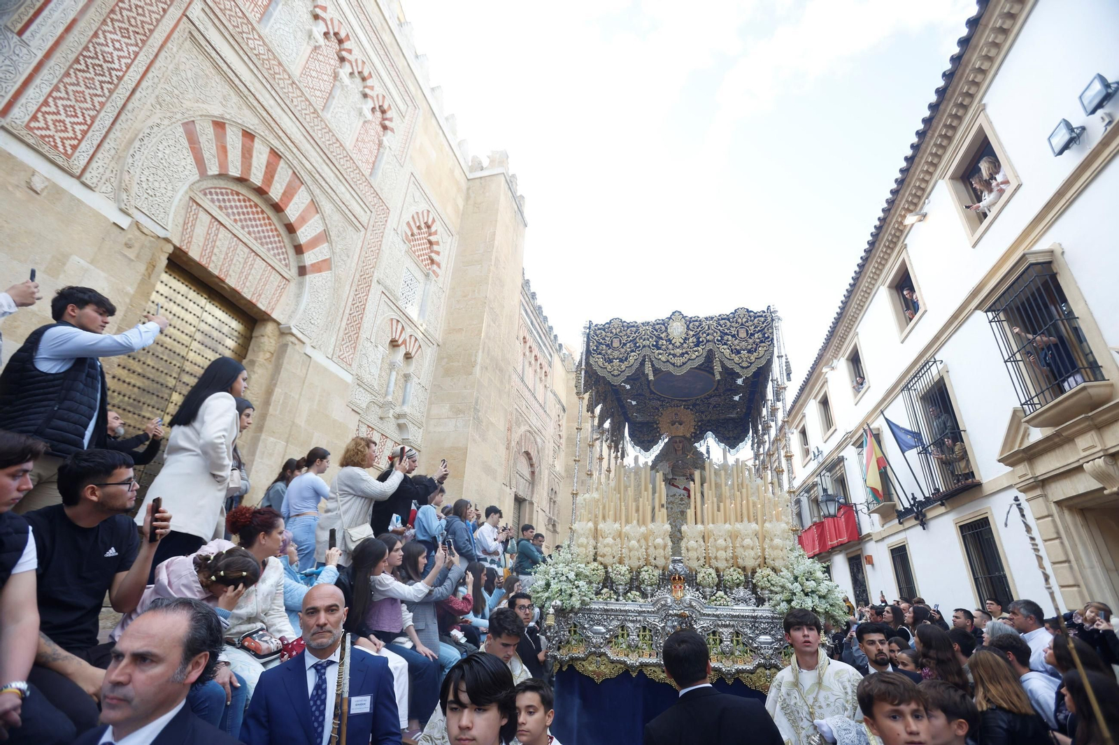 El traslado de la Merced en este Sábado Santo de Córdoba, en imágenes