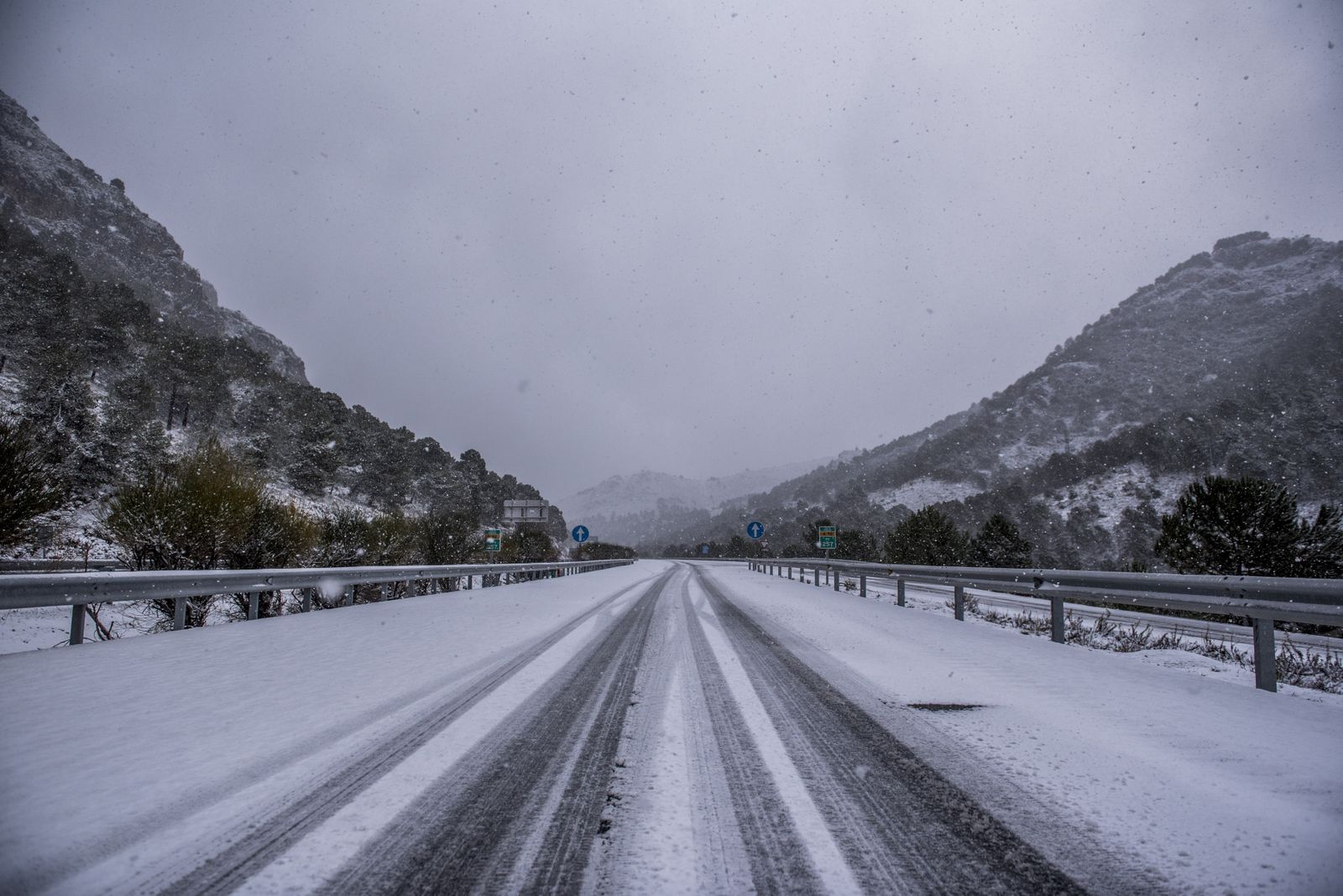 Imágenes de las carreteras cortadas en Granada por la borrasca Gloria