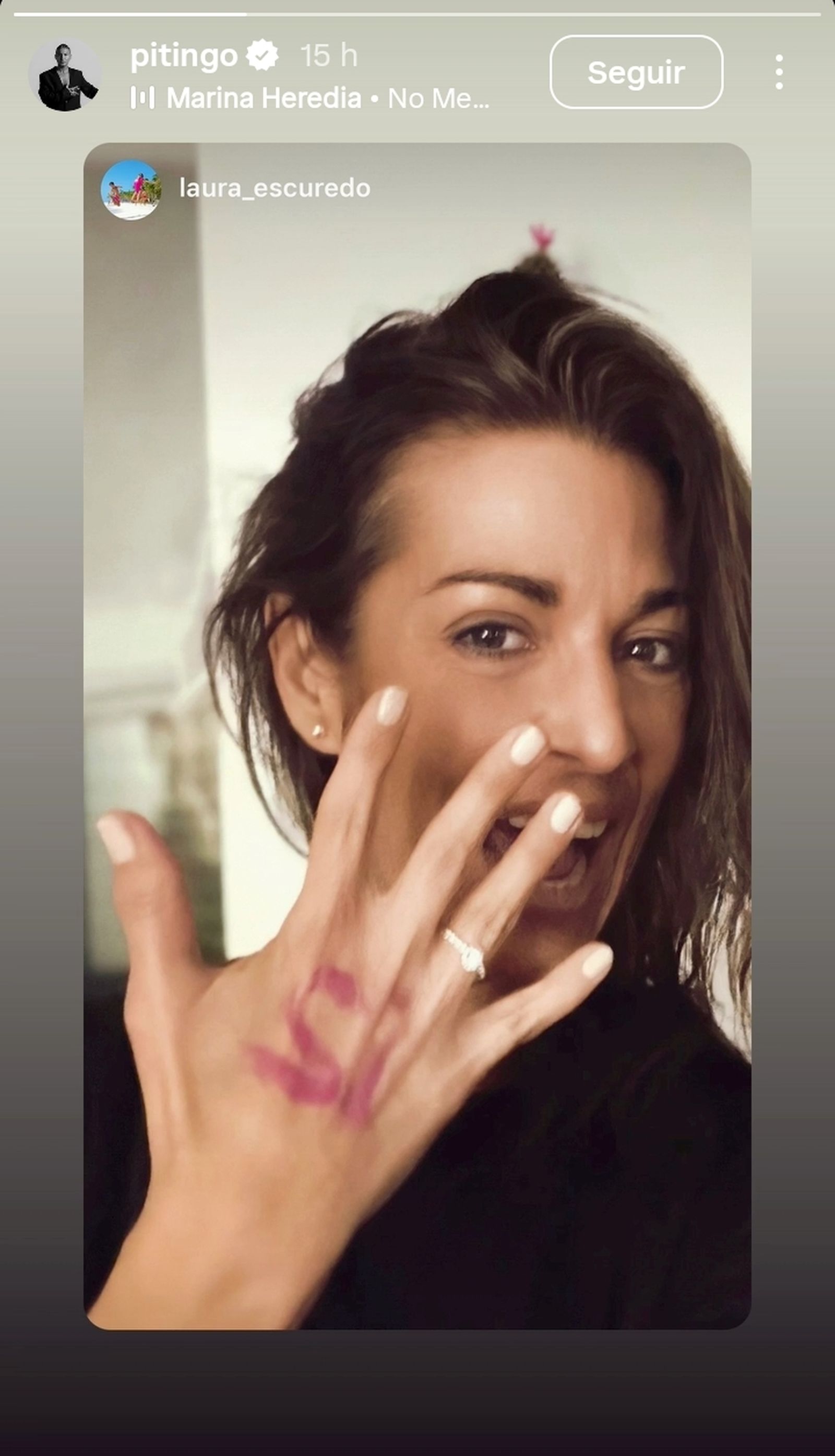 La 'story' que ha compartido Laura Escuredo con el anillo de compromiso.