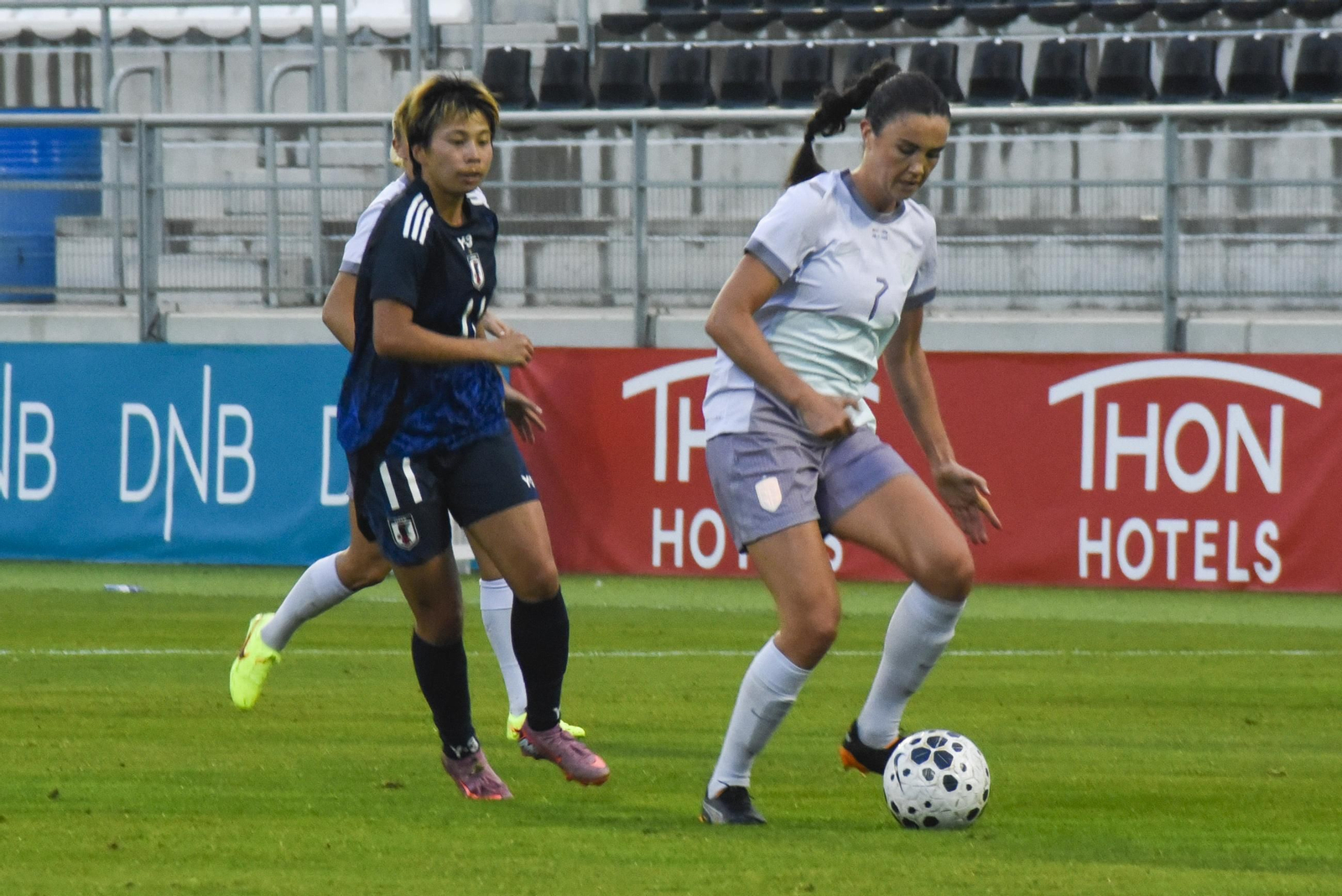 Las fotos del partido amistoso entre las selecciones femeninas de fútbol de Noruega y Japón en La Línea