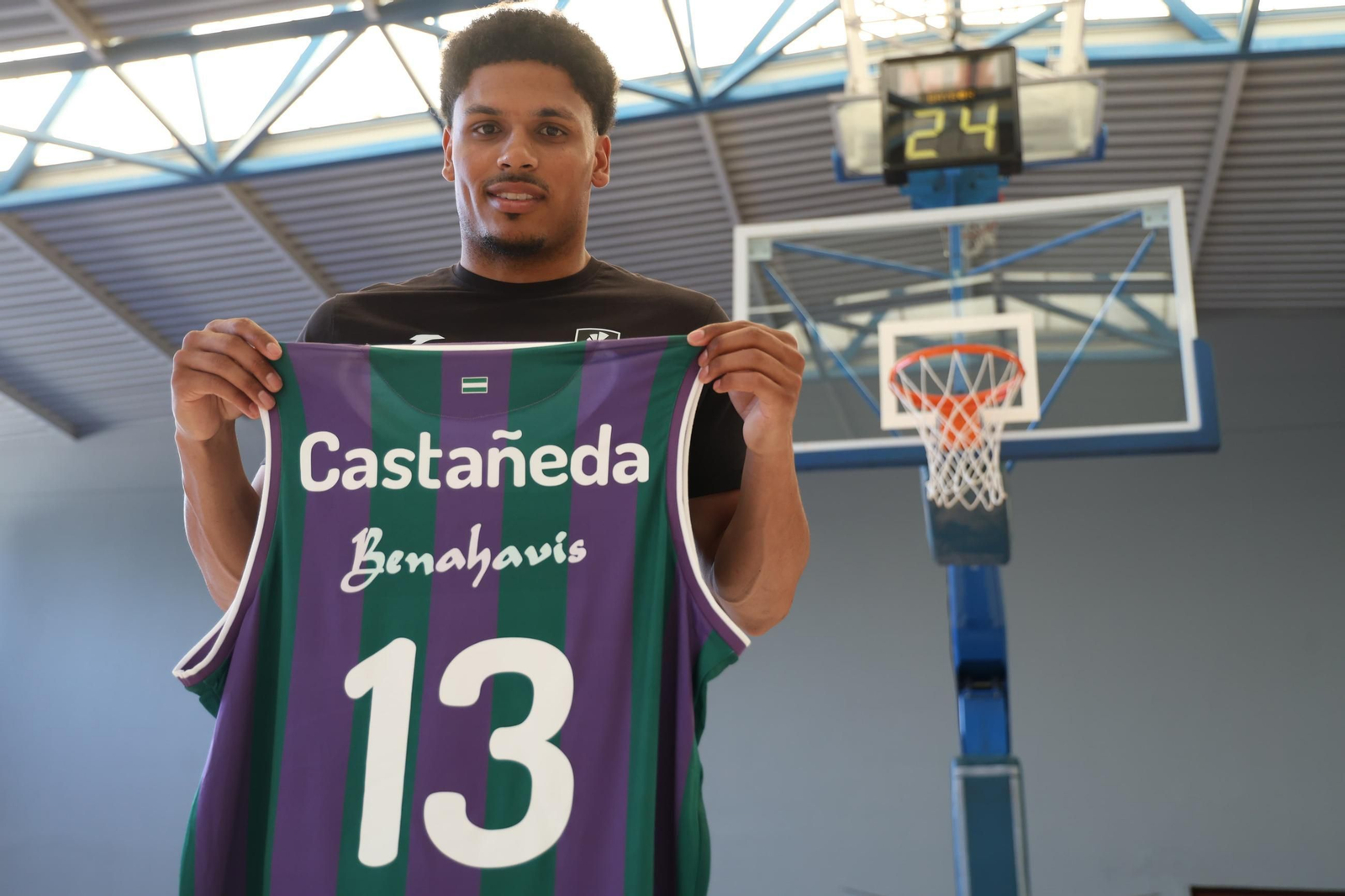 Castañeda, con su nueva camiseta.