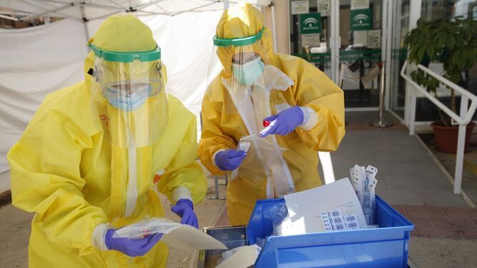 Sanitarios con pruebas PCR en Lepe.