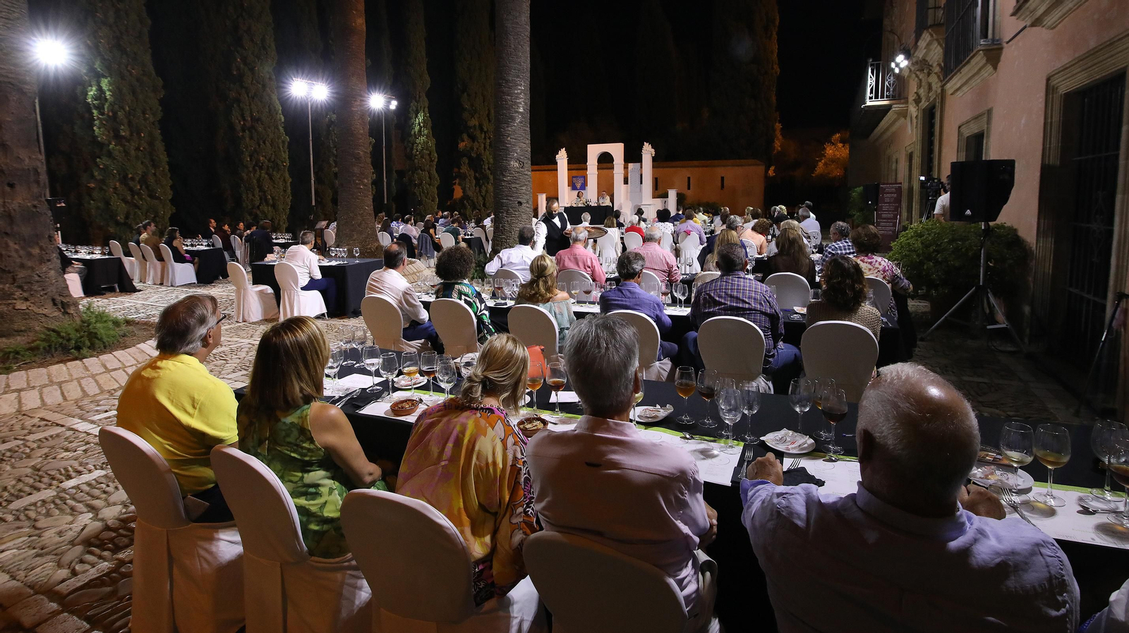 Se inaugura 'De Copa en Copa' en los Claustros y comienzan en el Alcázar las 'Catas Magistrales' con los vinos de Lustau