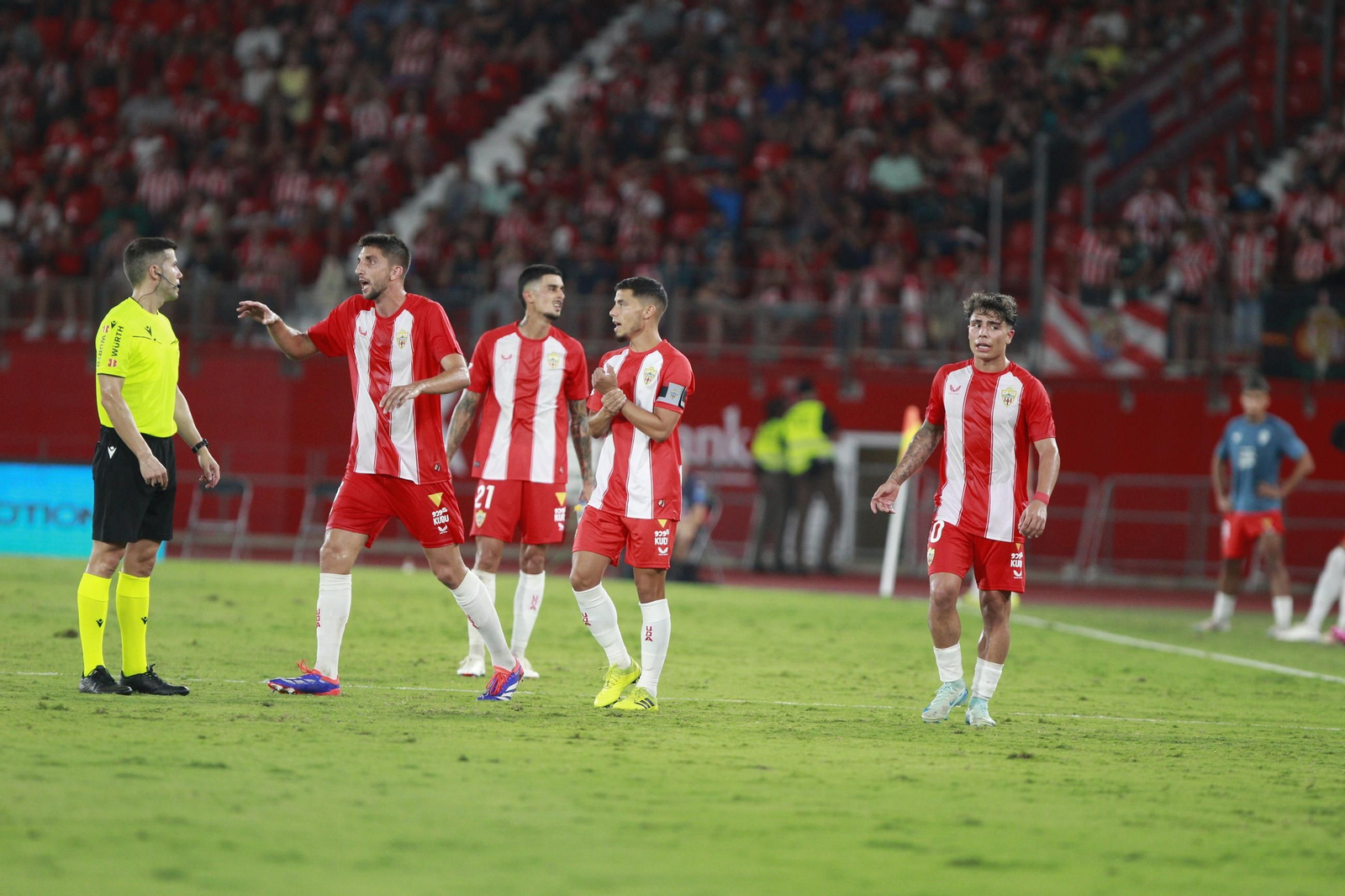 El partido U.D. Almería-Sporting de Gijón, en imágenes