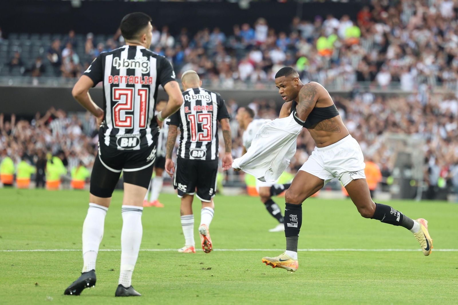 Las fotos de una final de la Libertadores histórica; Botafogo, campeón con 10, ante Atlético Mineiro