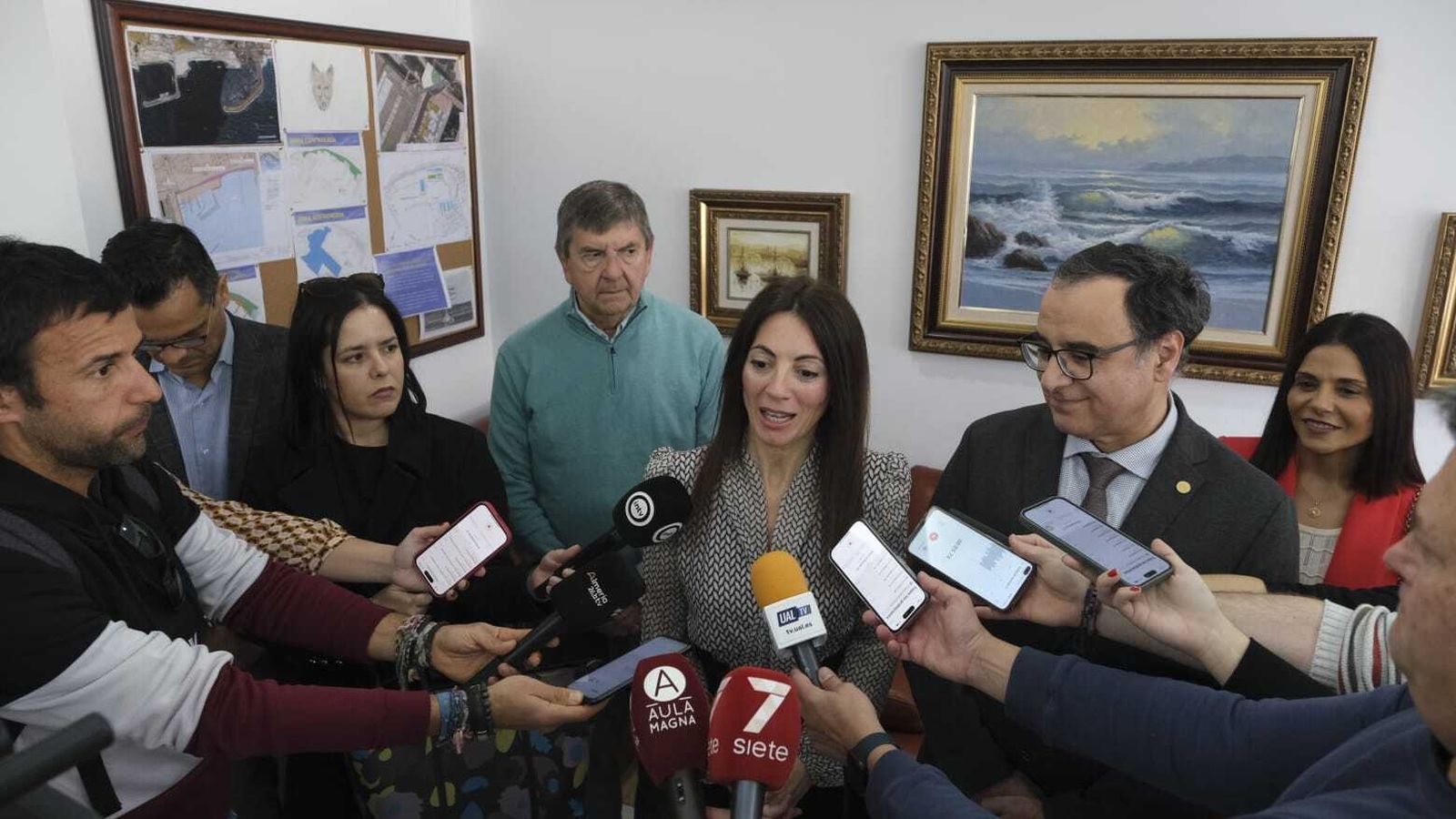 Rosario Soto atiende a los medios de comunicación, en la sede de la APA.