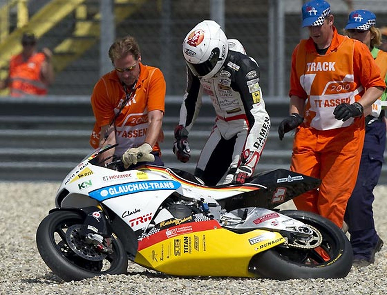 El alemán Arne Tode se cayó durante la prueba de Moto2 del Gran Premio de Holanda.

Foto: Efe / Afp Photo / Reuters