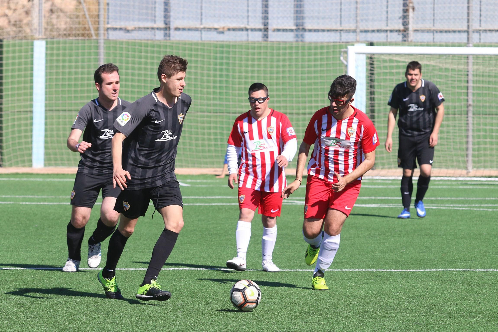 Fotogalería del triangular de fútbol adaptado de la UDA