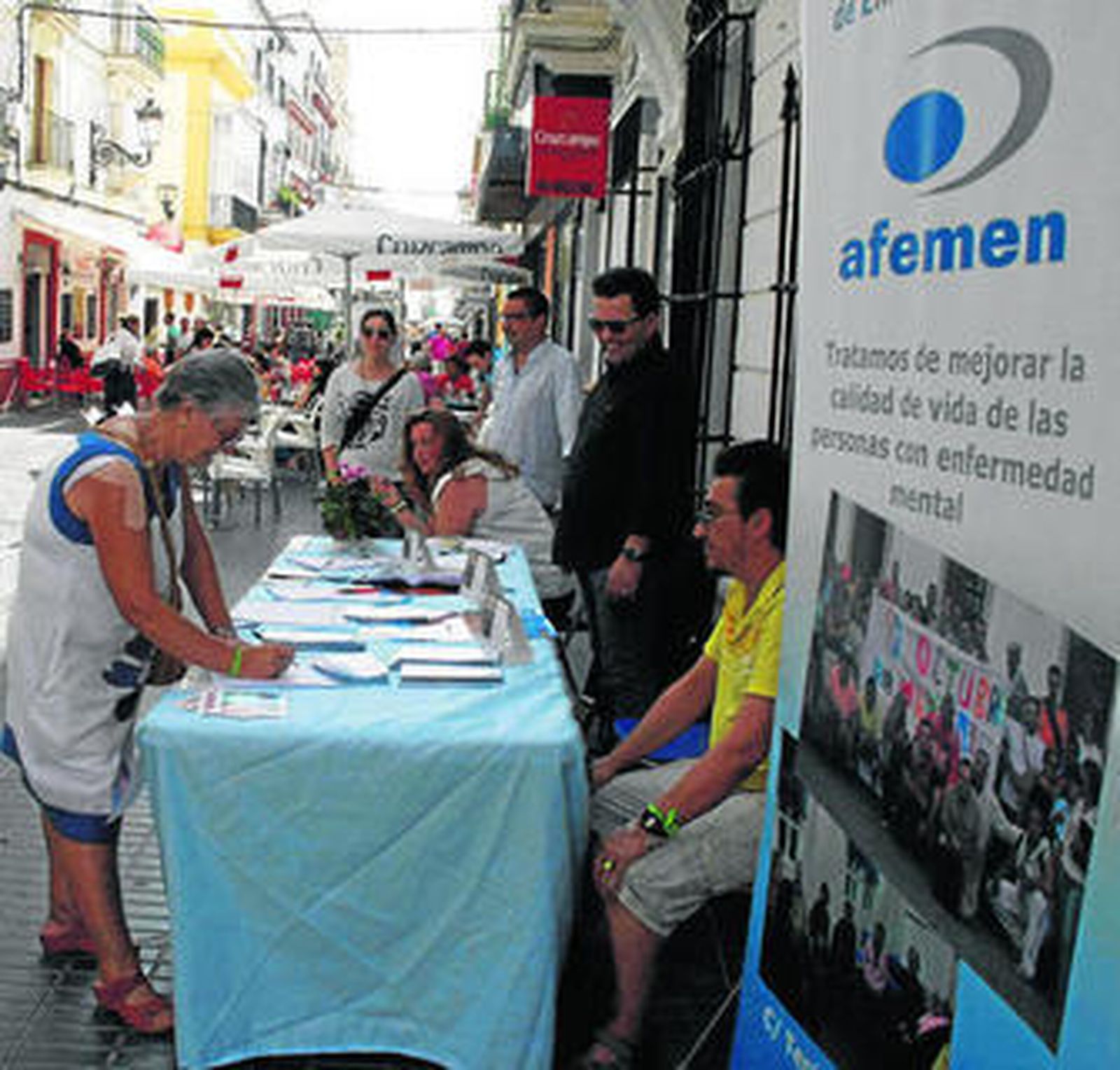Durante la jornada fueron muchos los portuenses que se acercaron a esta mesa informativa para colaborar.
