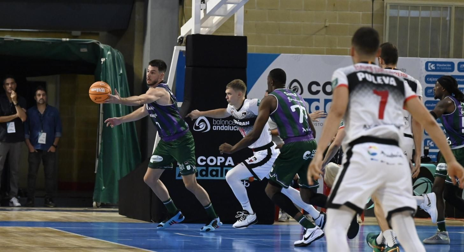 Las mejores fotos del ambiente en Vista Alegre para el Covirán Granada - Unicaja Málaga