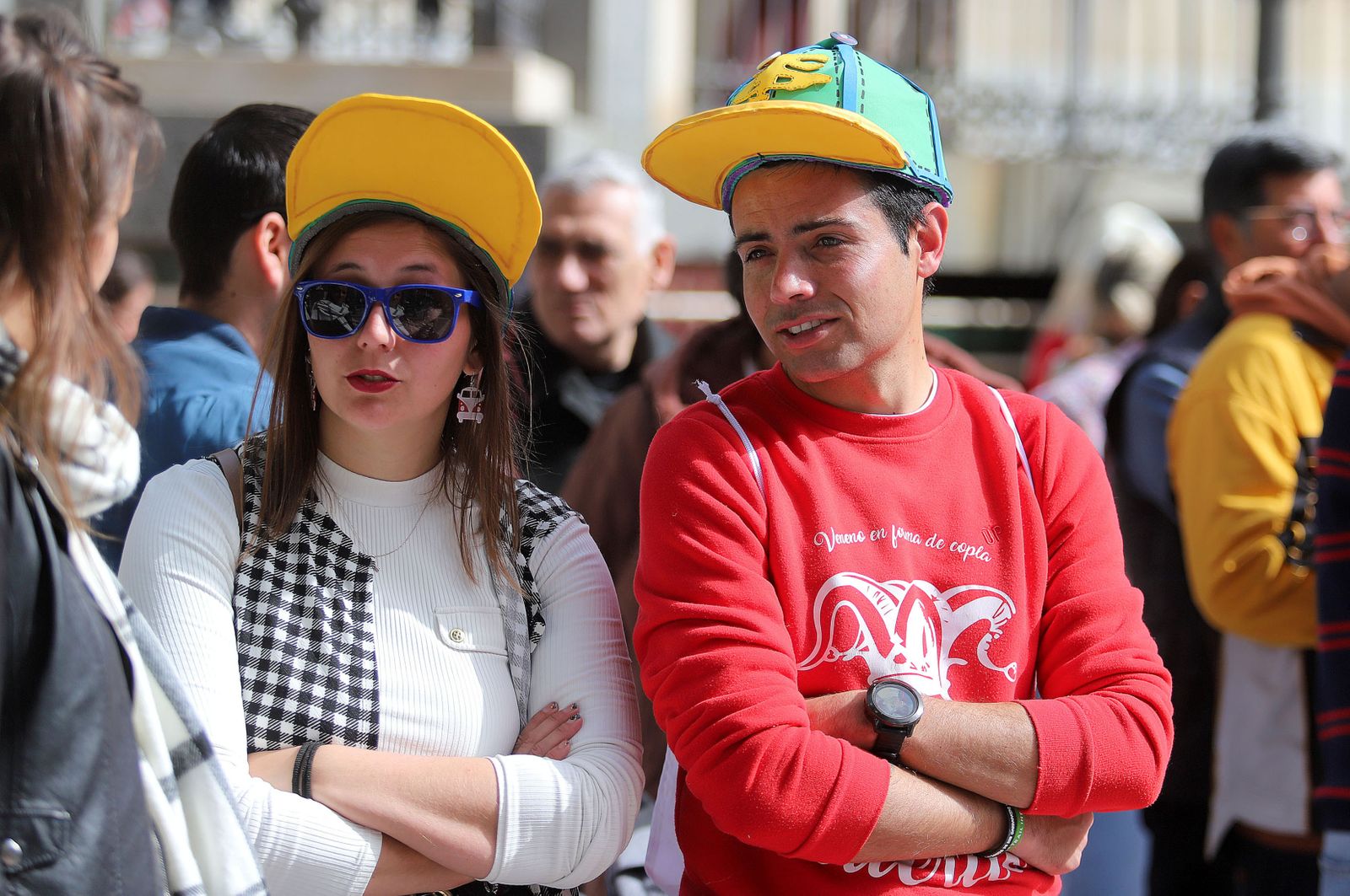 Imágenes del ambiente en la mañana de carnaval en Huelva