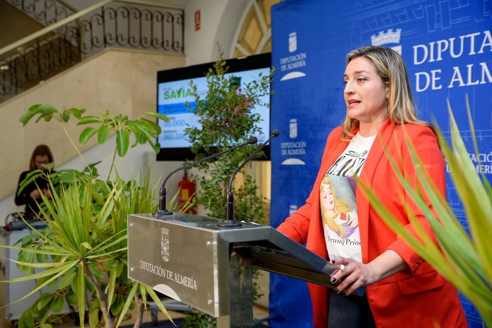 La diputada de Medio Ambiente, María del Mar López, presenta el plan.