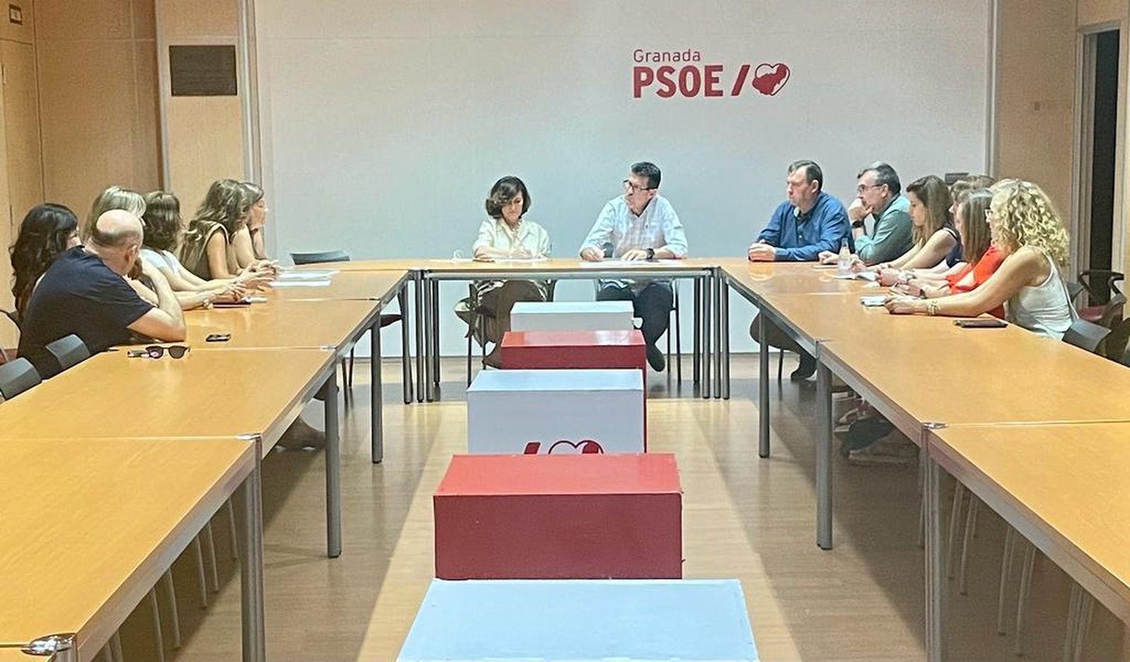 El PSOE se reúne con representantes de los funcionarios de justicia.