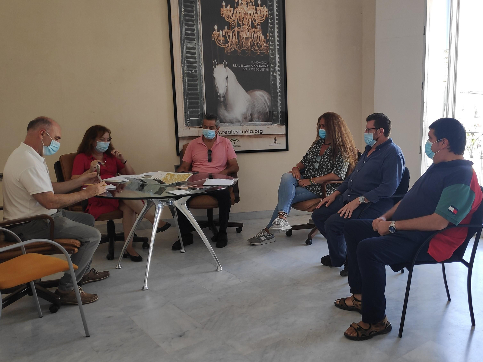 Reunión de la delegada Isabel Gallardo con los hosteleros.