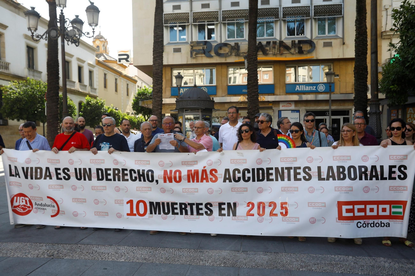 En imágenes, la concentración por los fallecidos en accidente laboral en Córdoba