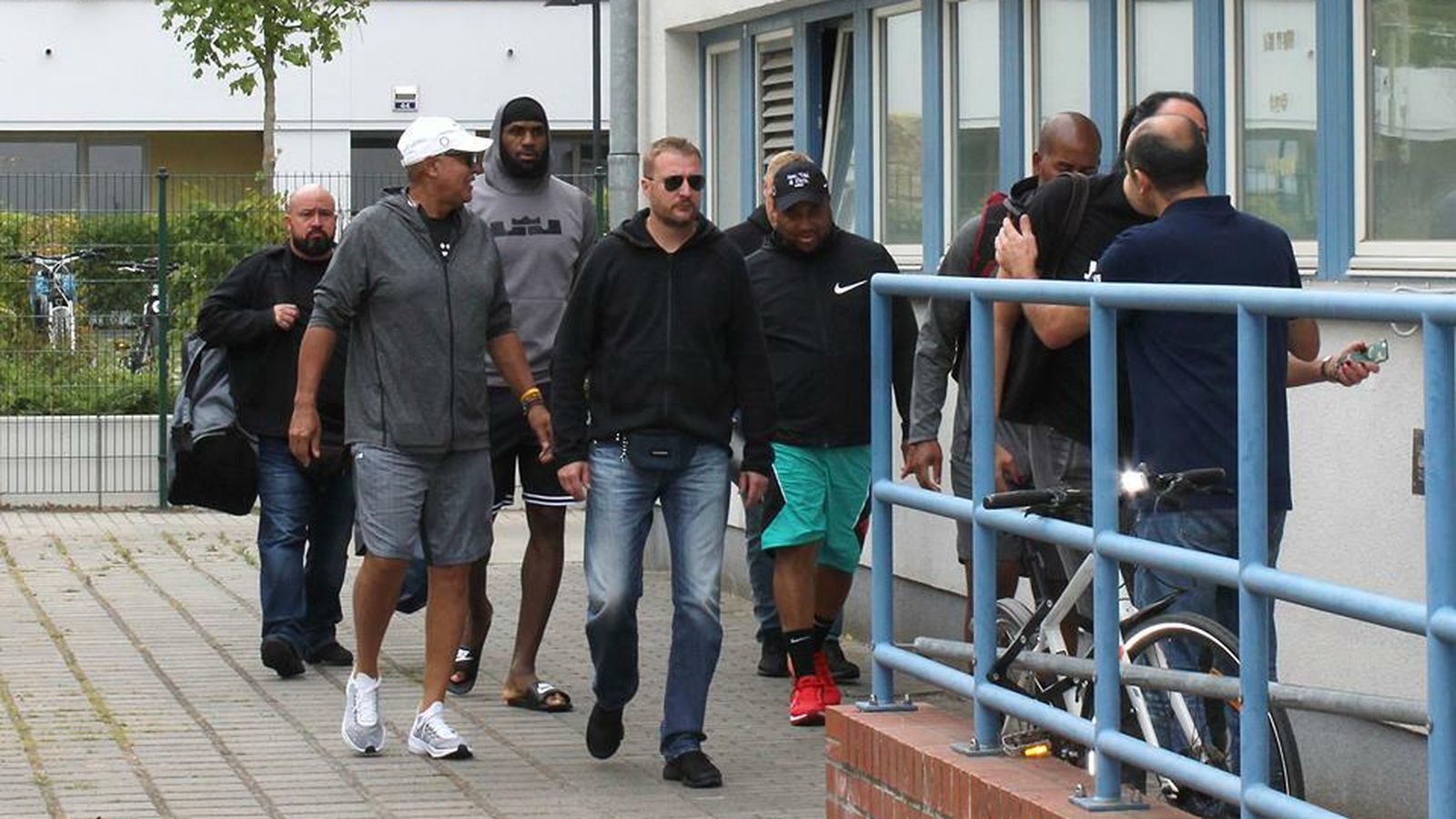 LeBron James, a su entrada al pabellón.