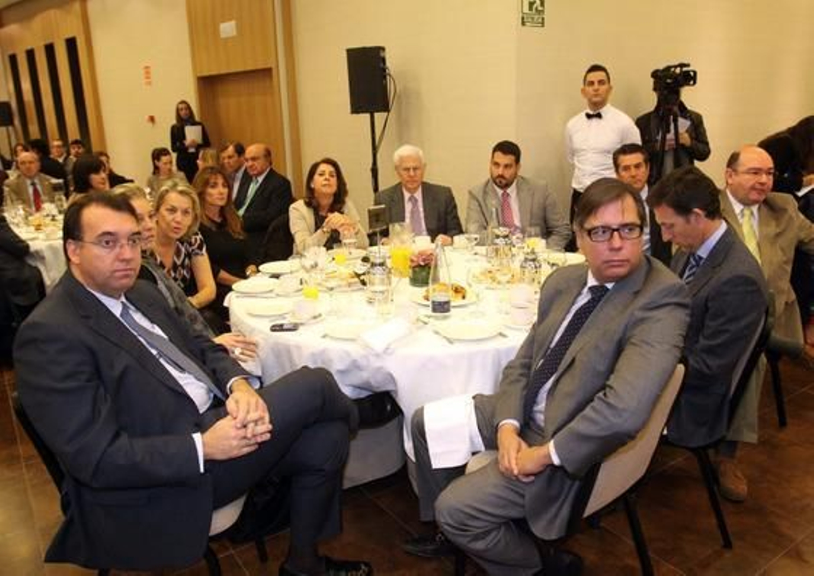 Arturo Bernal; CArolina España; FRancisca Caracuel, Ana MAta, Ana Rico, José Luis Sánchez Domínguez, J. Gómez, Francisco R. Chamizo, Antonio Garrido, Luis Sñanchez y J.C. Escribano

Foto: Reportaje gr?co: Migue Fernandez y Sergio Camacho