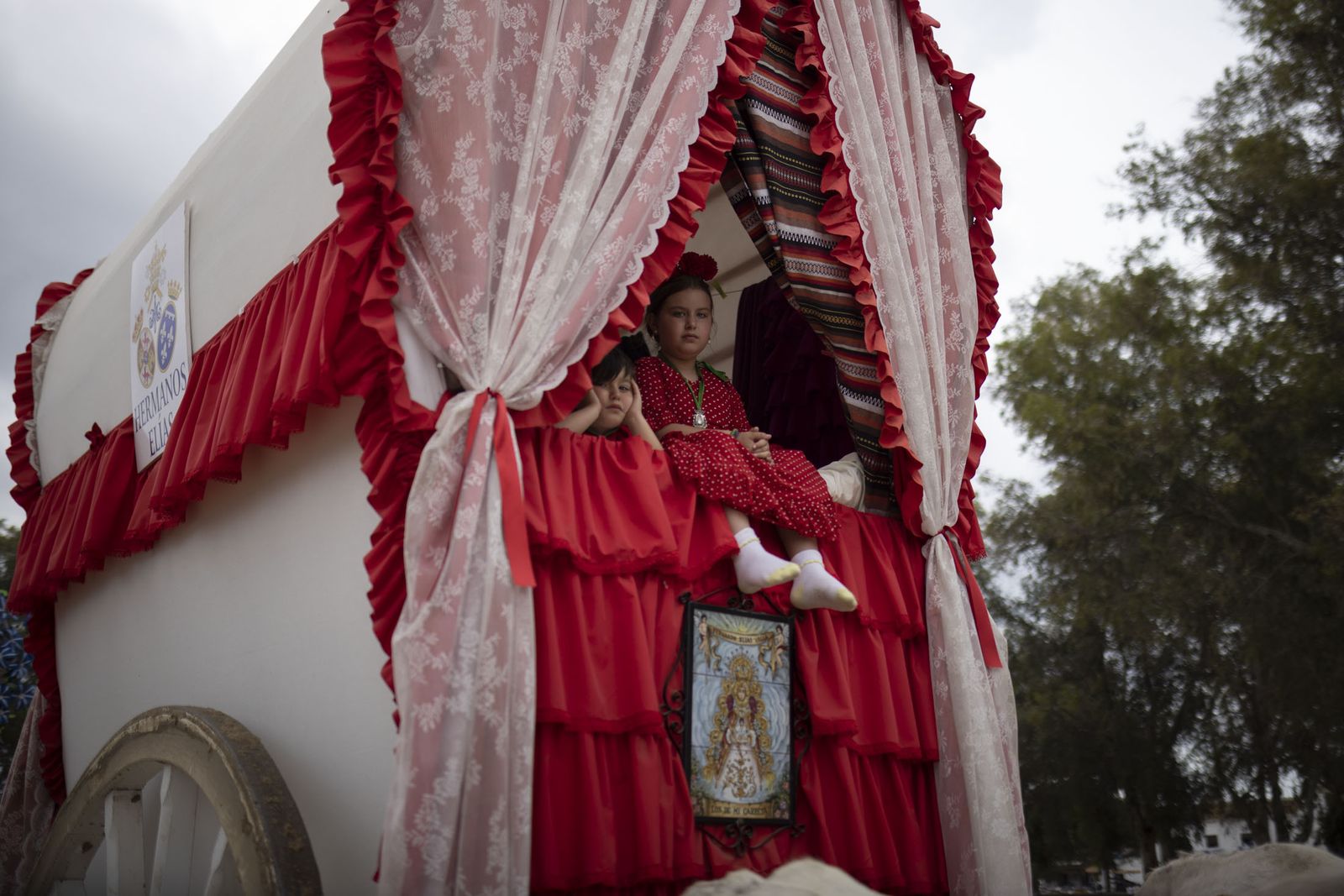 El Rocío 2023: Imágenes de ambiente en la aldea durante la presentación de las Hermandades