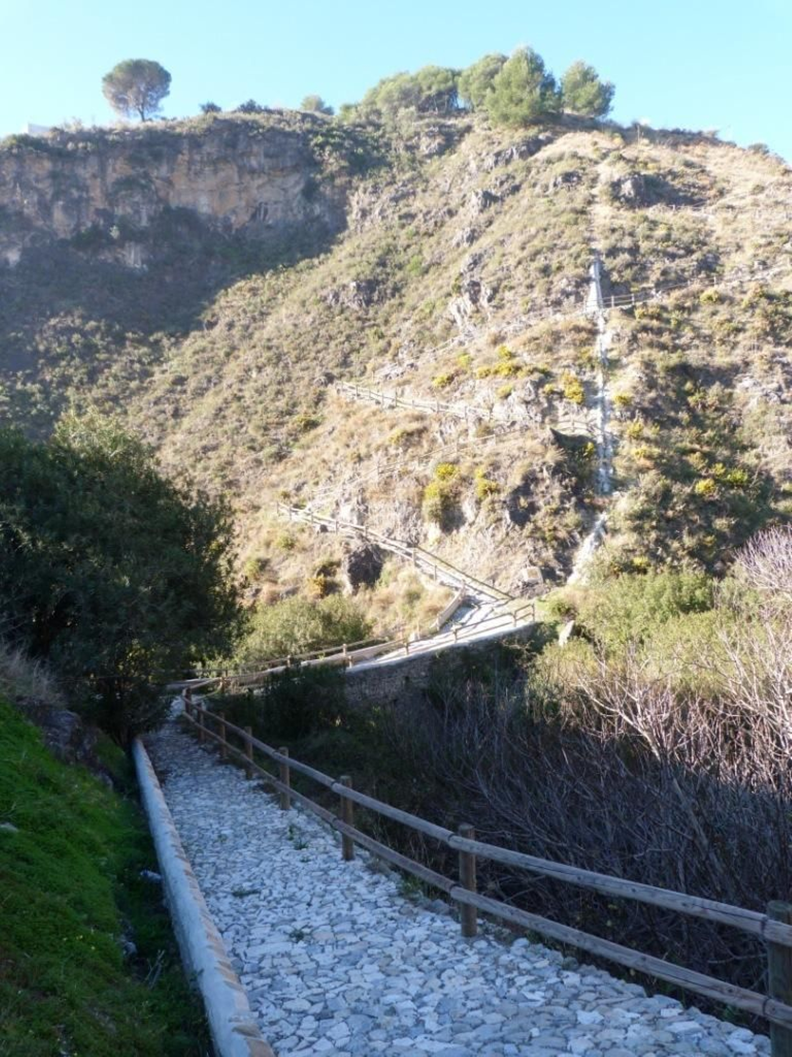 El camino también está repleto de patrimonio restaurado. El camino también está repleto de patrimonio restaurado.