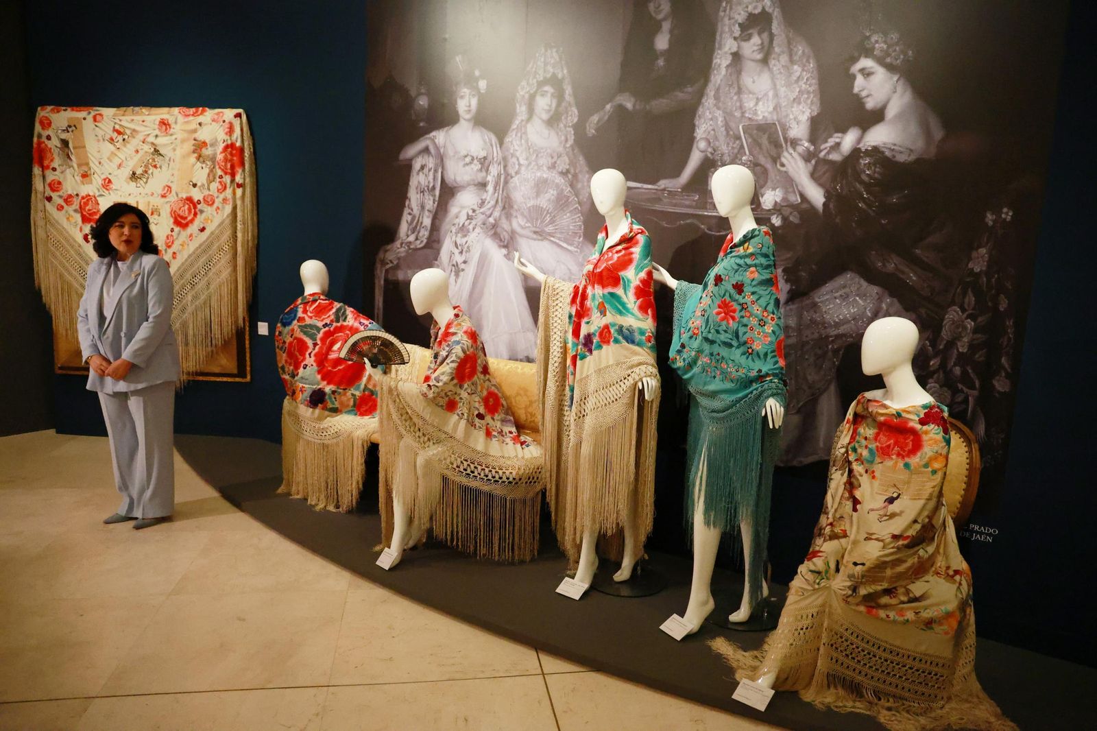 La nueva exposición de Mantones de Manila de la colección Perraut, en imágenes