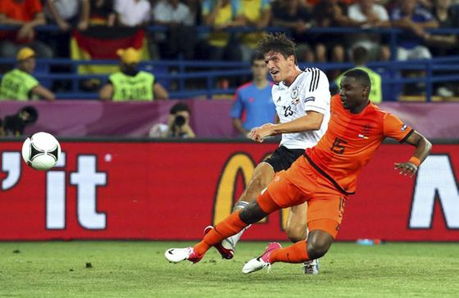 Alemania da un golpe en la mesa al vencer 1-2 a Holanda.

Foto: EFE