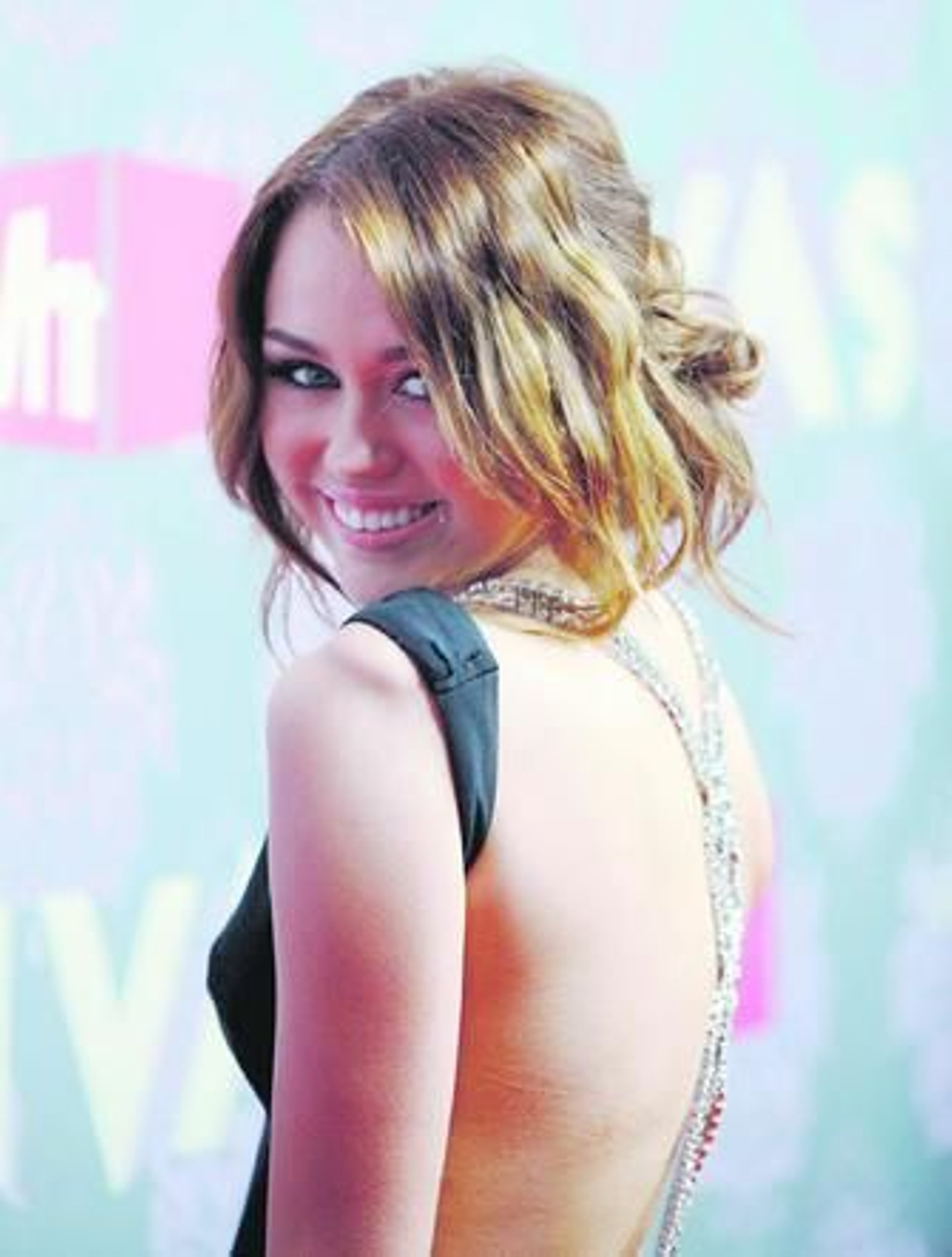 Ivonne reclama la paternidad de su hijo a Pepe Navarro Miley Cyrus, elegida como la peor influencia del año 2009