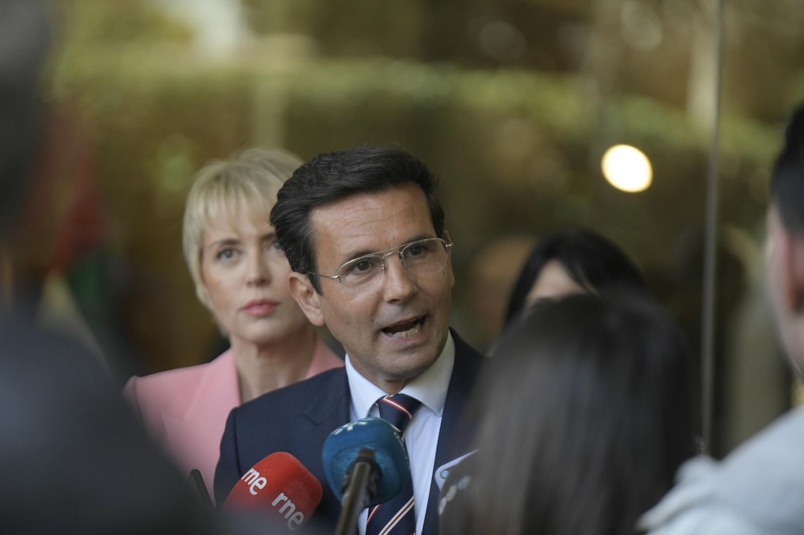 El alcalde, con la Secretaria de Estado de Inteligencia Artificial el día de la firma del convenio en Granada.