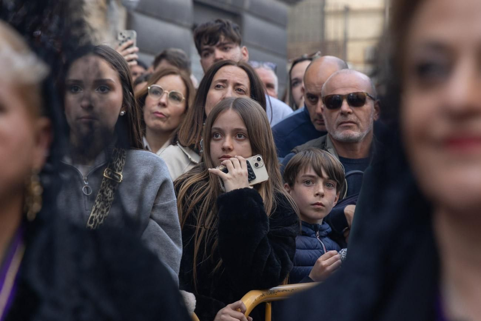 Las cofradías de la Vera Cruz, Expiración y Gran Poder lucen sus cortejos en la calle