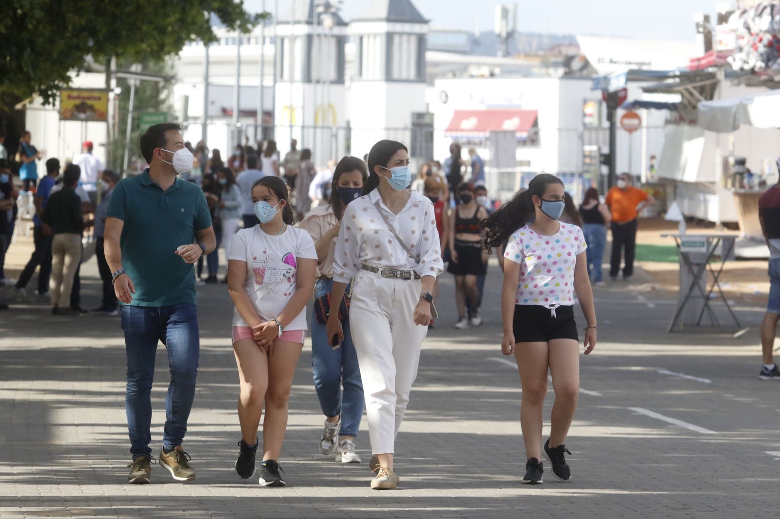 Primera jornada en el parque de atracciones de El Arenal, en imágenes