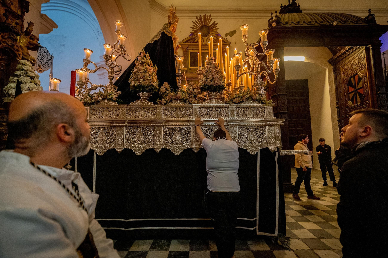 Imágenes de la hermandad del Caído, que decide no salir, en la Semana Santa de Cádiz 2025