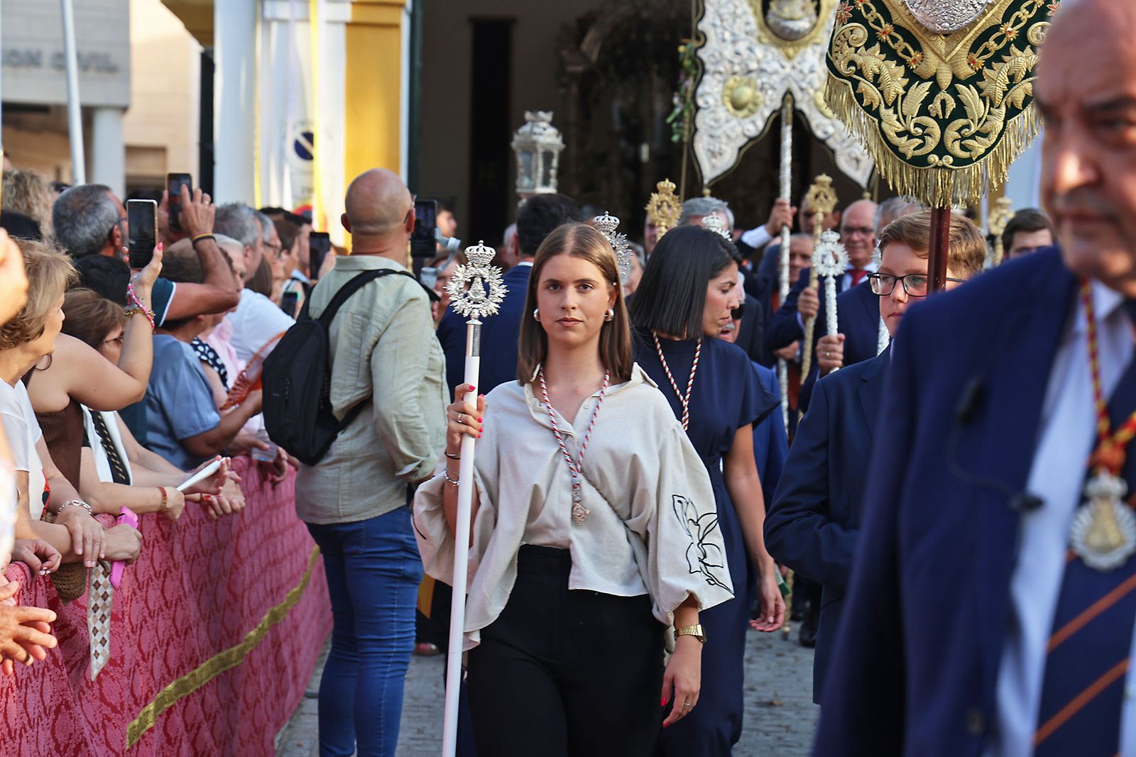 Imágenes del Rosario Jubilar rociero celebrado por las 25 hermandades filiales de la Matriz de Almonte en La Merced