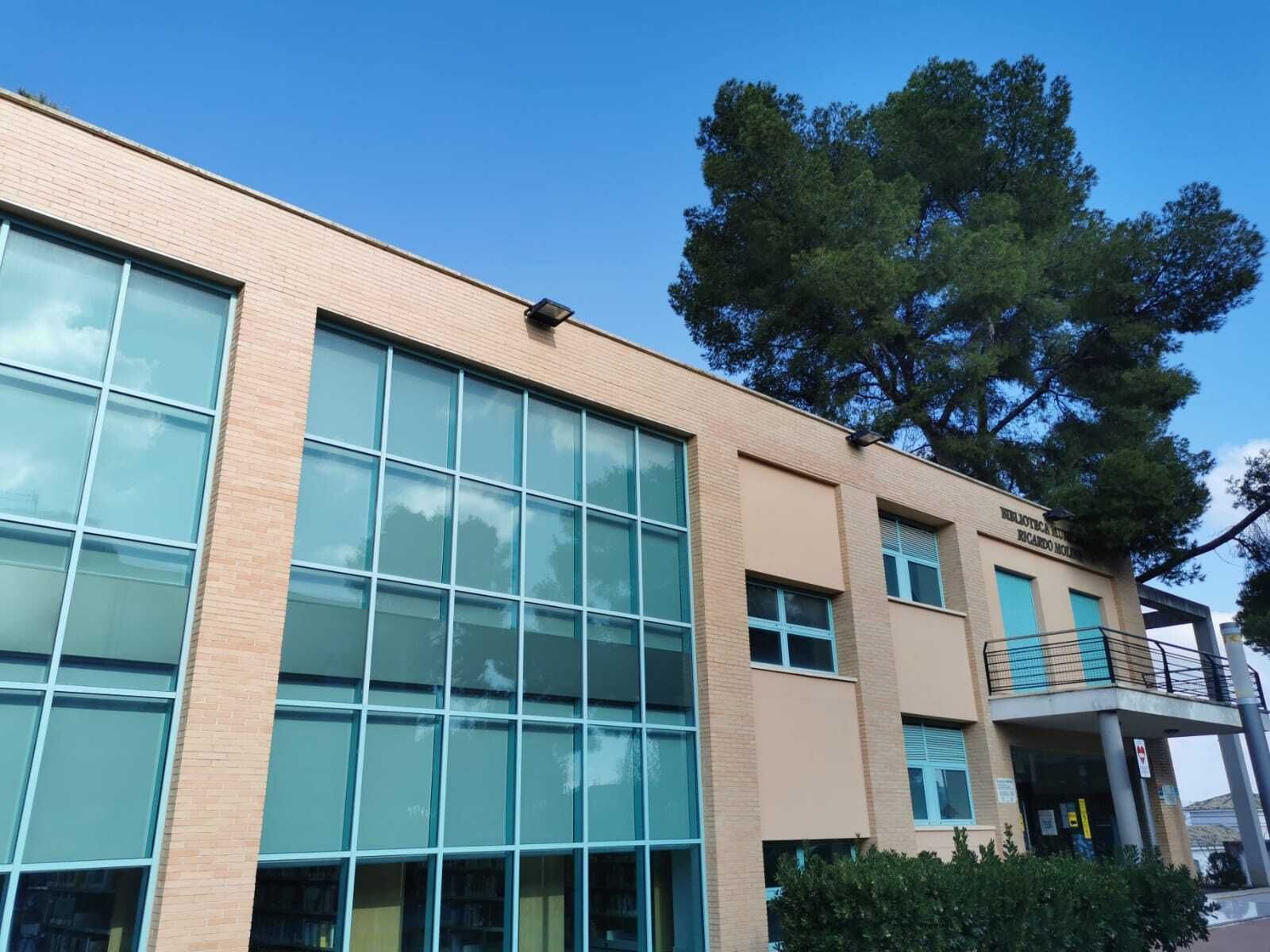 Cubierta de la biblioteca Ricardo Molina de Puente Genil.