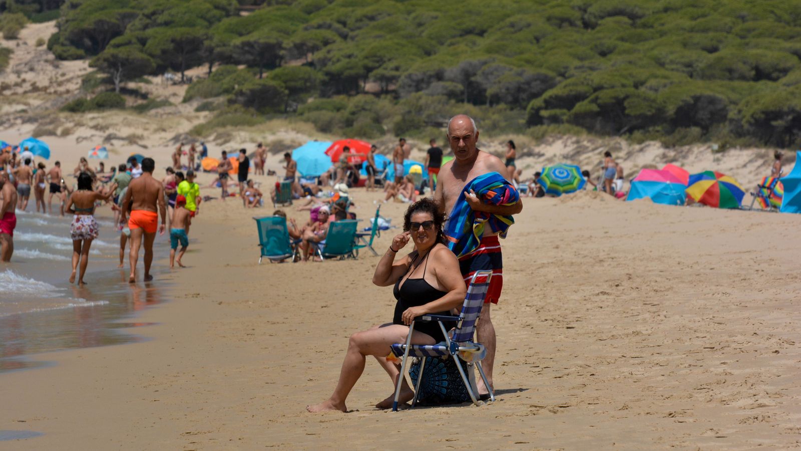 Día de sol y viento en la playa de Bolonia
