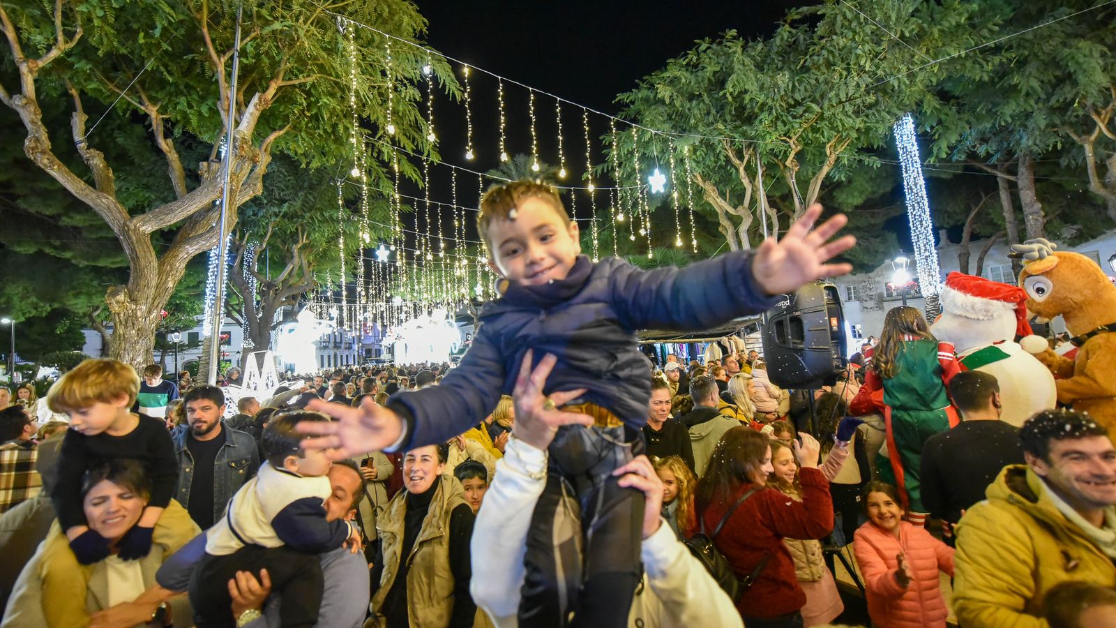El encendido del alumbrado de Navidad de San Roque, en imágenes