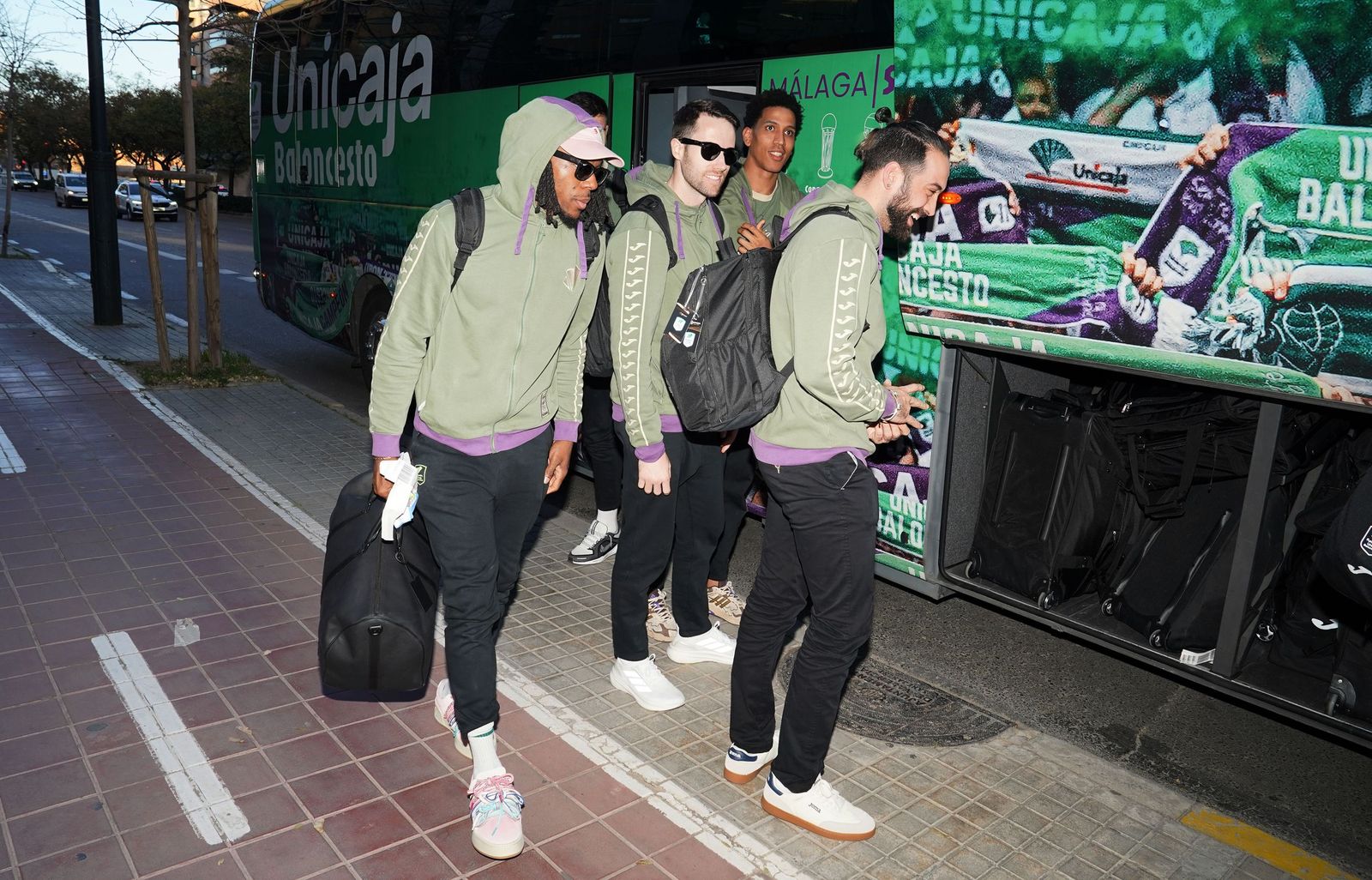El Unicaja ya está en Valencia para la Copa del Rey tras un pesado viaje