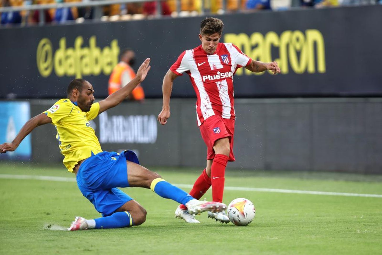 Las imágenes del Cádiz-Atlético del Trofeo Carranza.