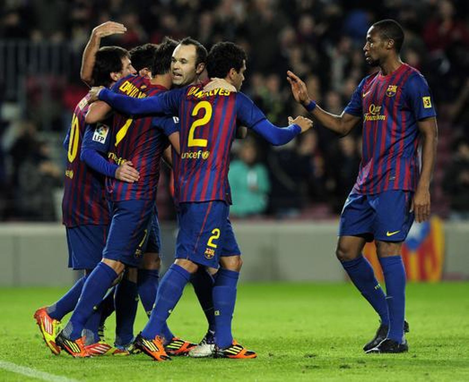 El Barça golea con facilidad a un Rayo Vallecano que salió valiente en el Camp Nou.

Foto: AFP