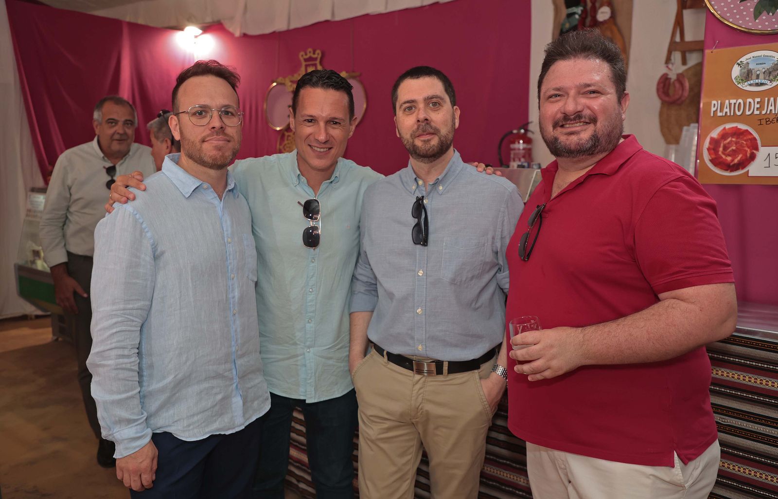 Imágenes de la copa de autoridades y medios de comunicación en la caseta municipal de la Feria Real de Algeciras 2024