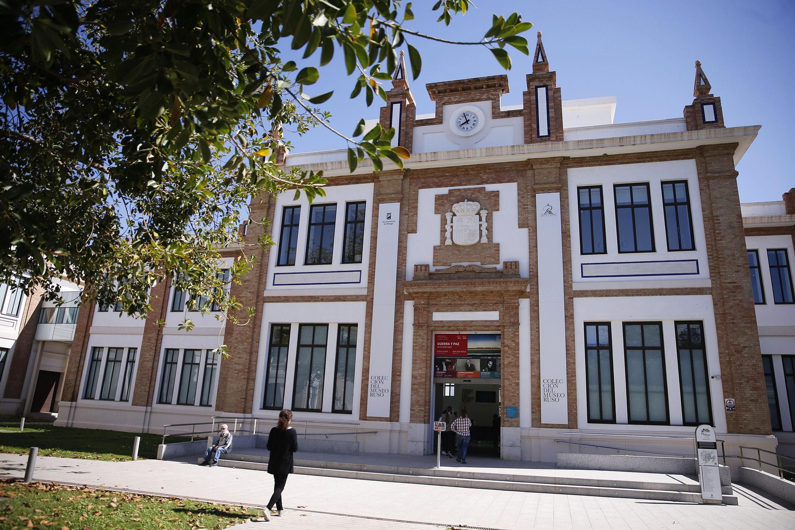 Fachada de la Colección del Museo Ruso en Tabacalera.
